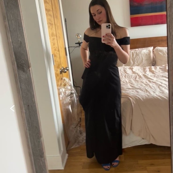 JS COLLECTION Black Off Shoulder Split Cascade Gown Size 6. Classic Glamour. - Picture 11 of 17